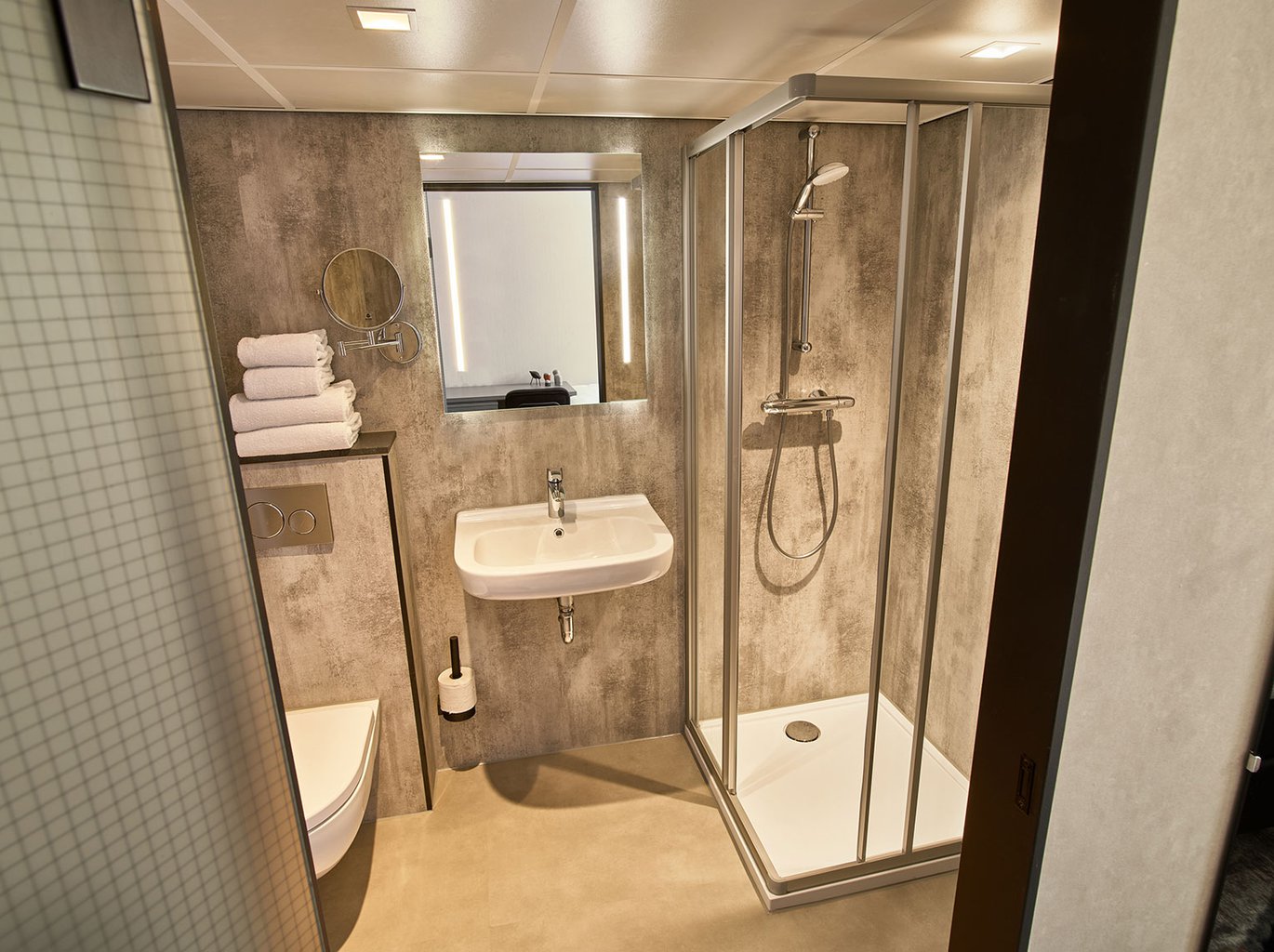 EH---THE-ED-HOTEL-AMSTERDAM---SMALL-DOUBLE---BADKAMER---1.jpg