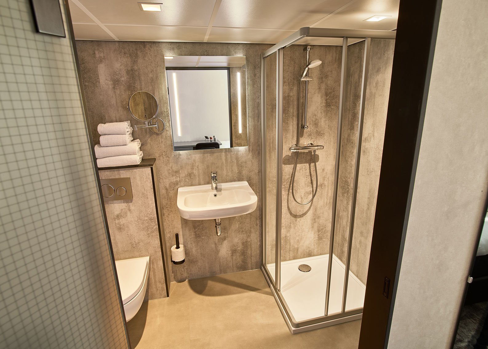 EH---THE-ED-HOTEL-AMSTERDAM---SMALL-DOUBLE---BADKAMER---1.jpg
