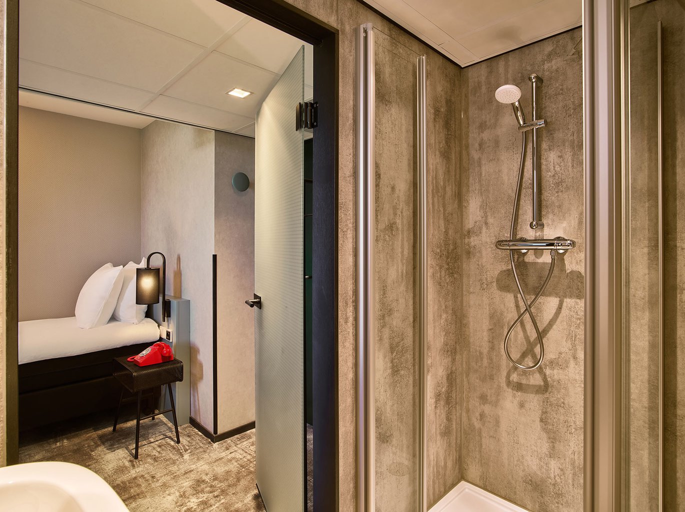 EH---THE-ED-HOTEL-AMSTERDAM---TRIPLE---BADKAMER---2.jpg