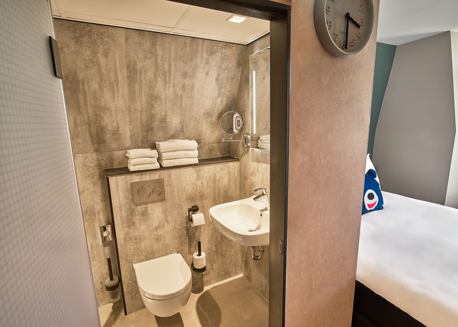 EH---THE-ED-HOTEL-AMSTERDAM---TRIPLE---BADKAMER---1.jpg